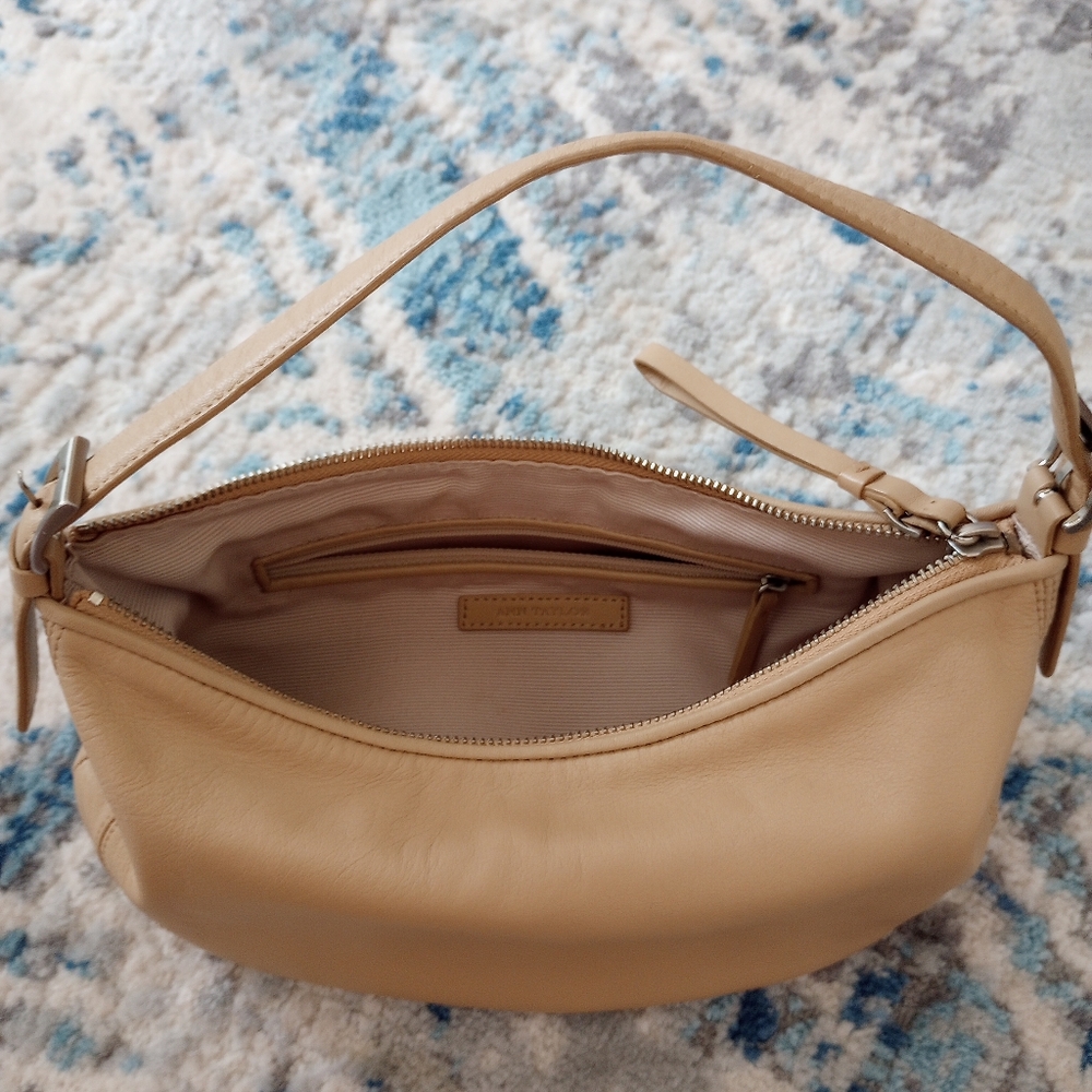 Ann Taylor leather purse. - Picture 2 of 4